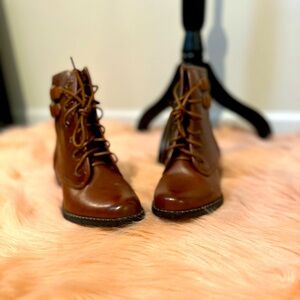 Fall boots in a pretty brown color